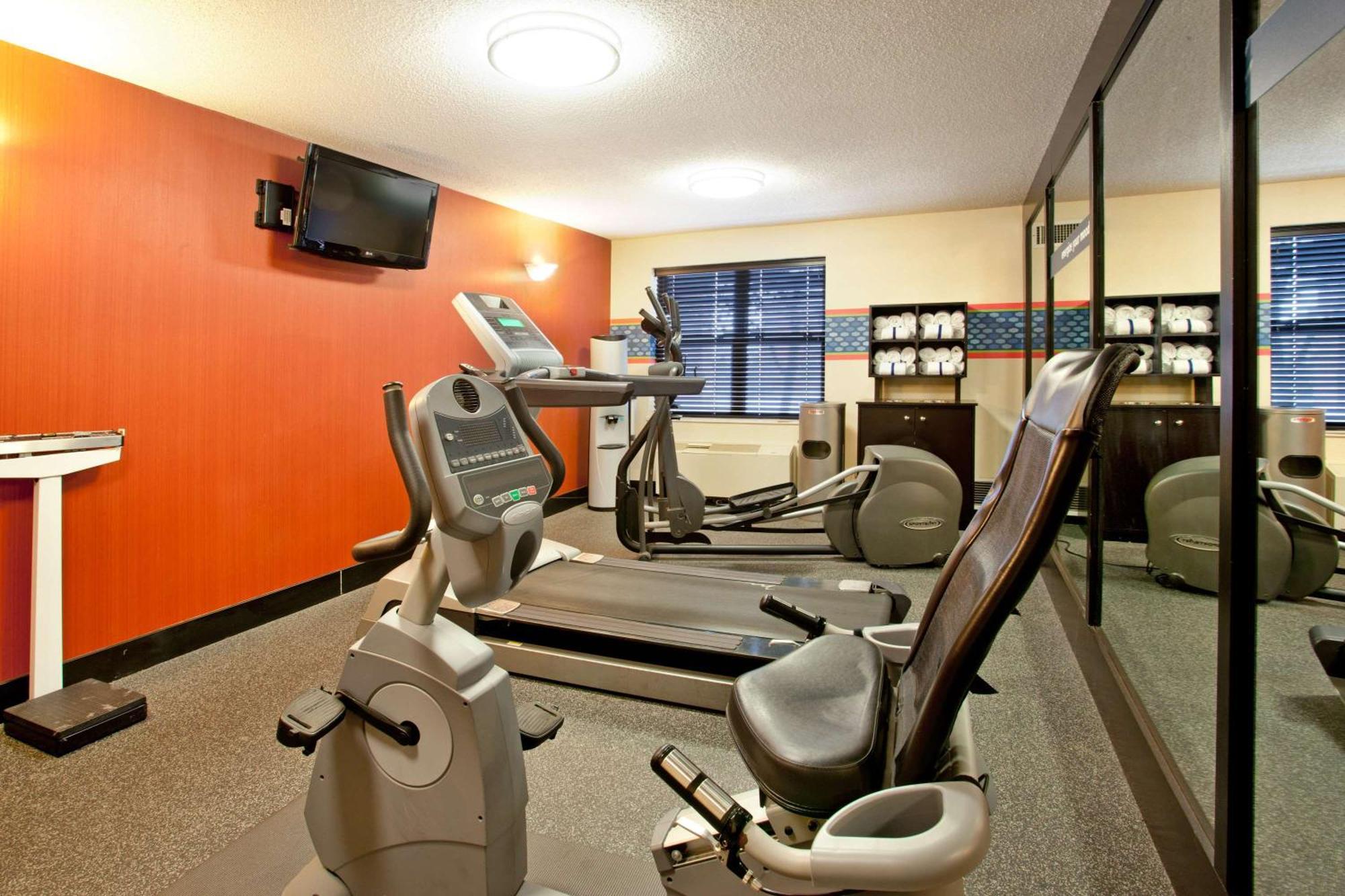 Hampton Inn & Suites Cleveland-אינדפנדנס מראה חיצוני תמונה